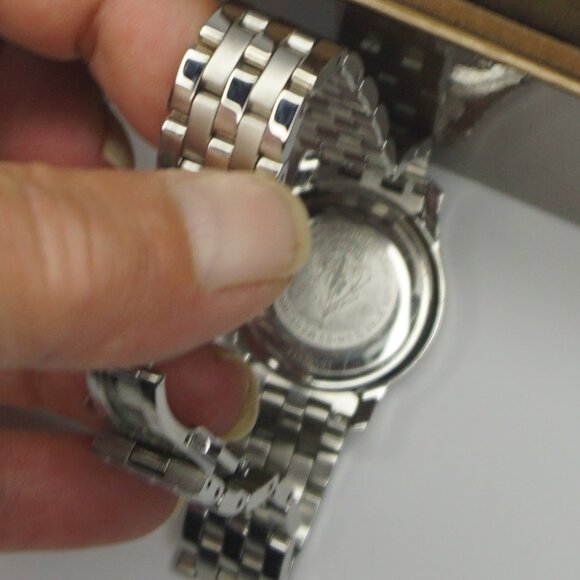 Gucci 5500L Mother of Pearl Face and Diamond - Picture 7 of 8